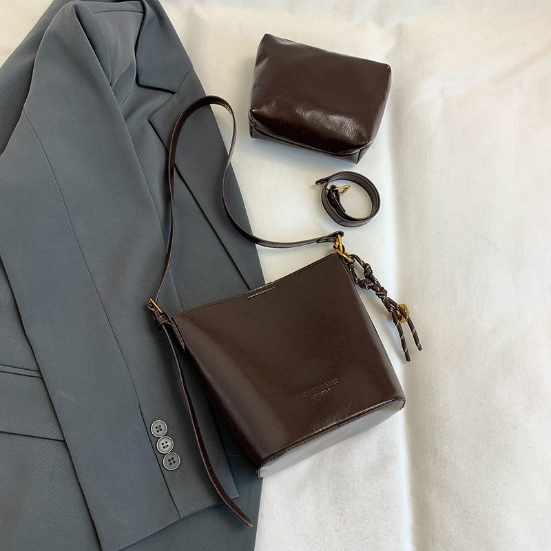 Bolso de balde de moda coreana para mujeres 2024 nuevo invierno ins retro versátil bolso de transporte de nicho bolso de viaje