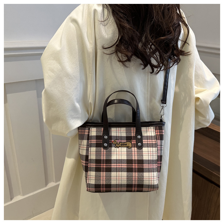 Cross-border personalized hand-carried fashionable and casual bucket bag for women, new autumn 2024 collection, contrasting color striped single-shoulder quality crossbody bag undefined
