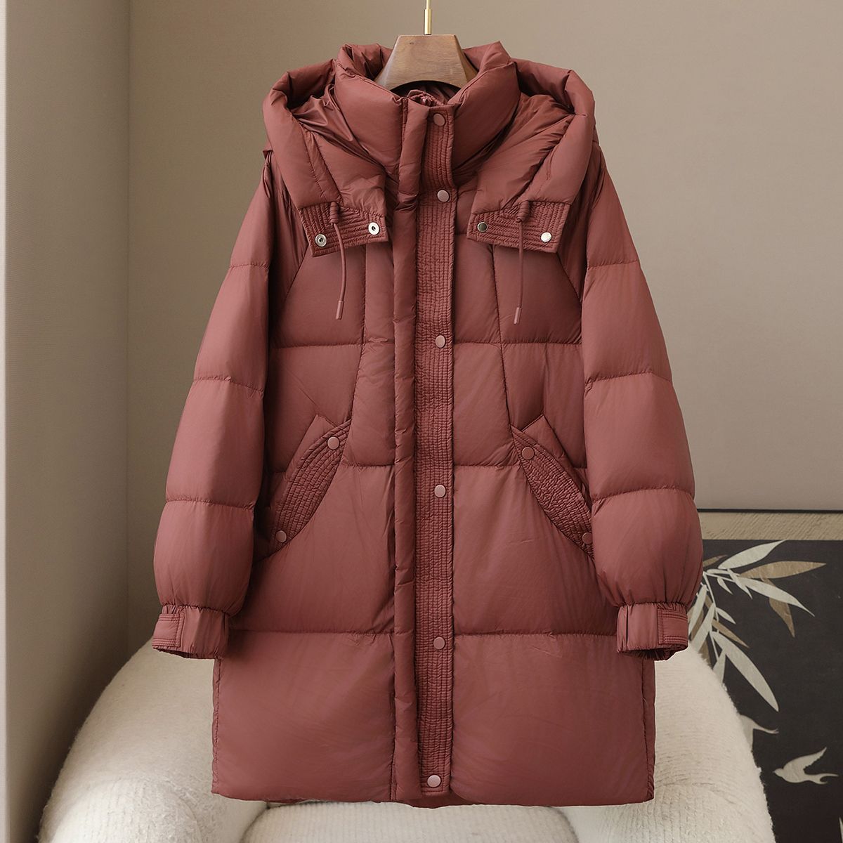 少量服饰海宁90%白鸭绒羽绒服2025秋季新款女士时尚连帽防寒外套