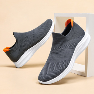 Cross-border men's shoes breathable fly knit casual sports lazy one-leg socks shoes men's ultra-light soft sole black mesh shoes