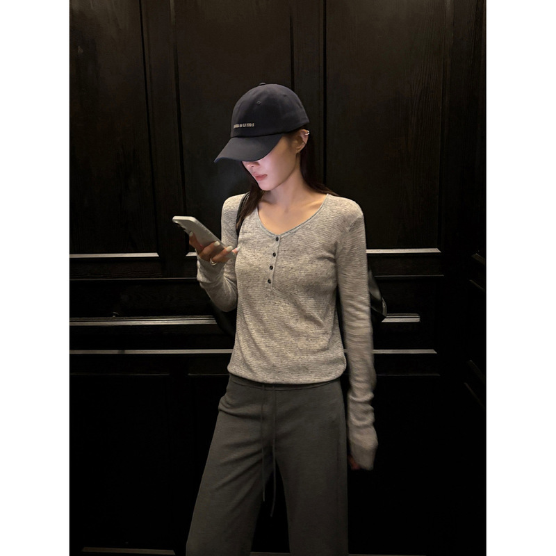 Han Xun Early Autumn Casual Slim Fit Versatile Henley Collar Gentle Knit Top 2026 New Model 27174 Han Xun Early Autumn Casual Slim Fit Versatile Henley Collar Gentle Knit Top 2026 New Model 27174