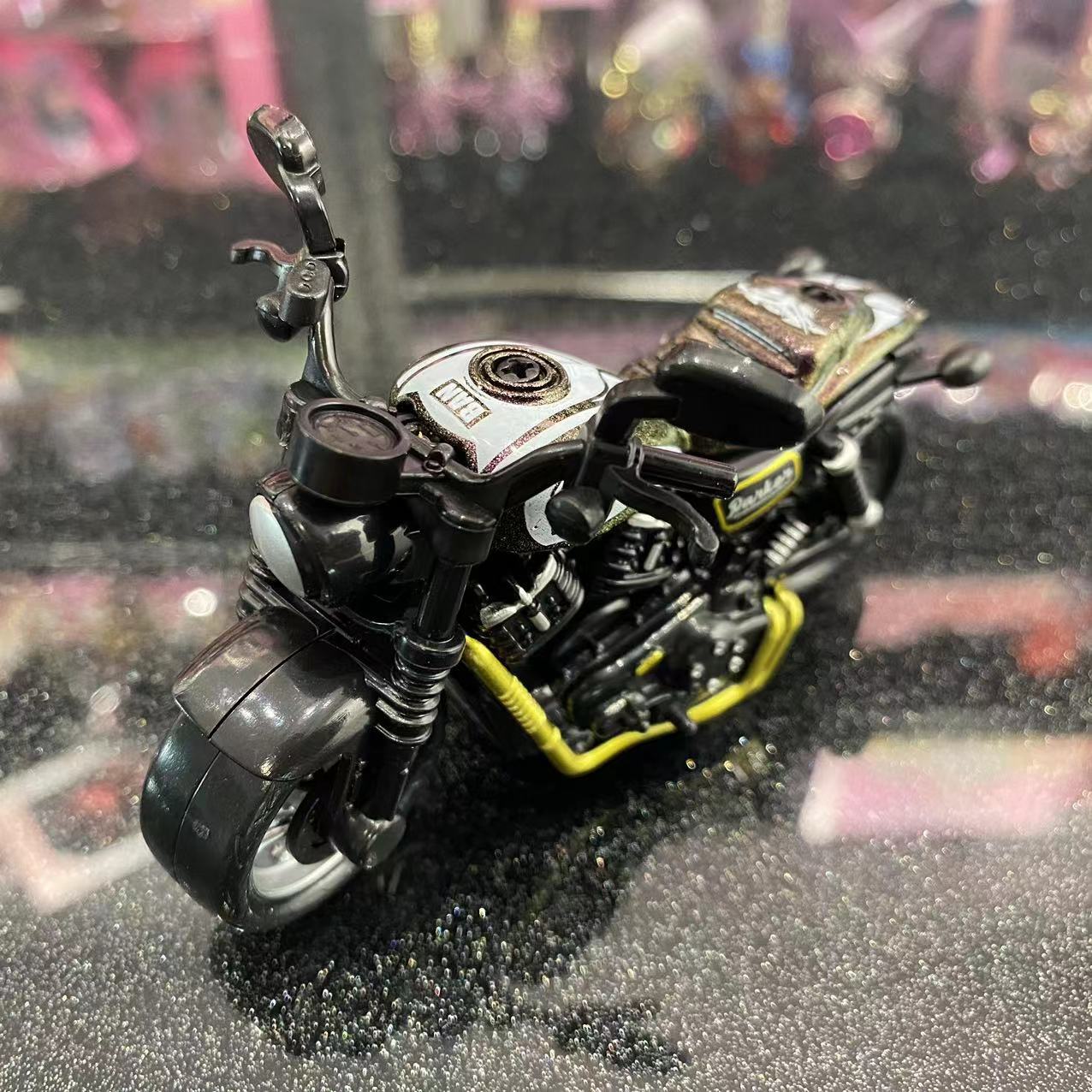 Aleación de retroceso modelo de motocicleta decoración simulación de plástico carreras de juguete transfronterizo llavero colgante agarre decoración de la máquina