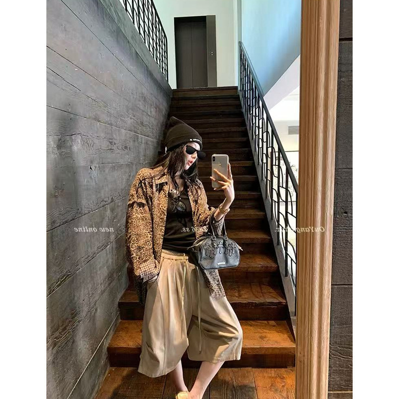 Ouyang's Casual and Relaxed Style'Original' Double-Sided Wear Item That I Keep for Myself! I Love the Edgy Vibe of the Leopard Print Plaid Shirt Ouyang's Casual and Relaxed Style'Original' Double-Sided Wear Item That I Keep for Myself! I Love the Edgy Vibe of the Leopard Print Plaid Shirt