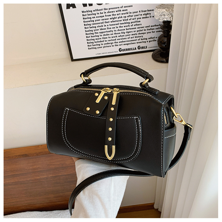 This year's popular handbag for women in 2024, new high-end color contrast single shoulder crossbody bag, stylish and_voghion.com