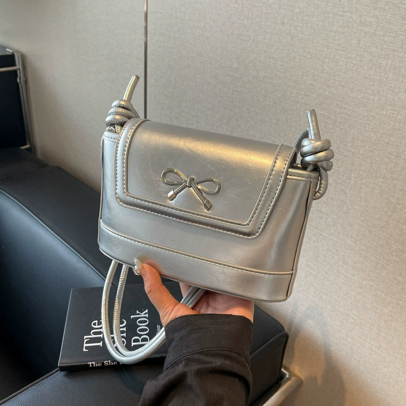 Модный бокс-ранец? нет. Wait: It's a shoulder bag: