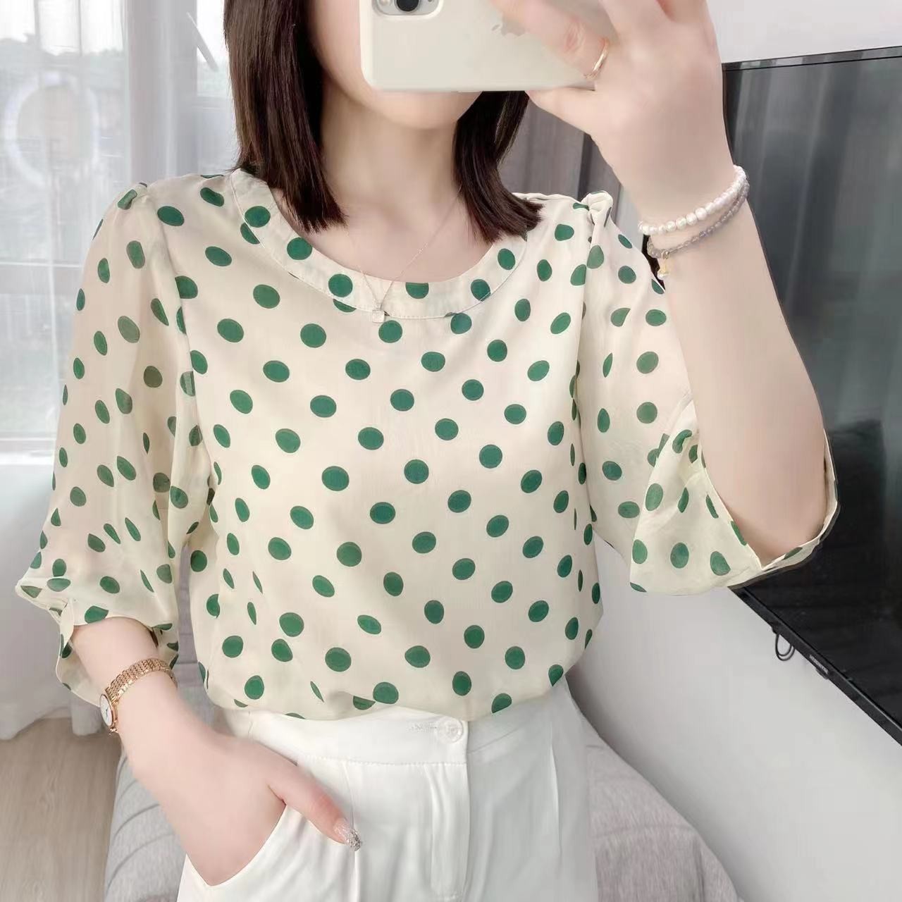 The new summer round-neck polka dot stylish and youthful chic top for women. The new summer design is a loose half-sleeved shirt pic 2