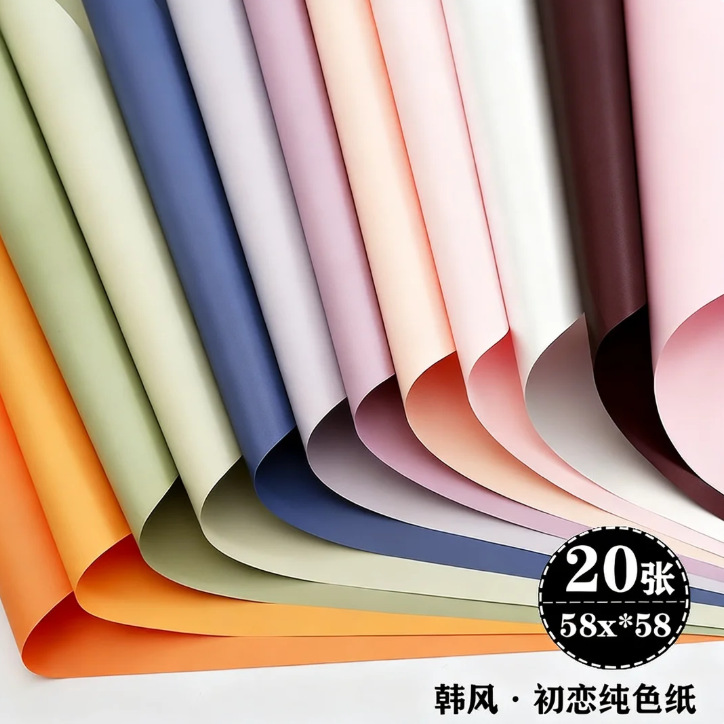 Papel de regalo estilo coreano para el primer amor, papel de color liso estilo europeo, película perlada impermeable, papel para envolver flores, materiales de embalaje para regalos al por mayor.