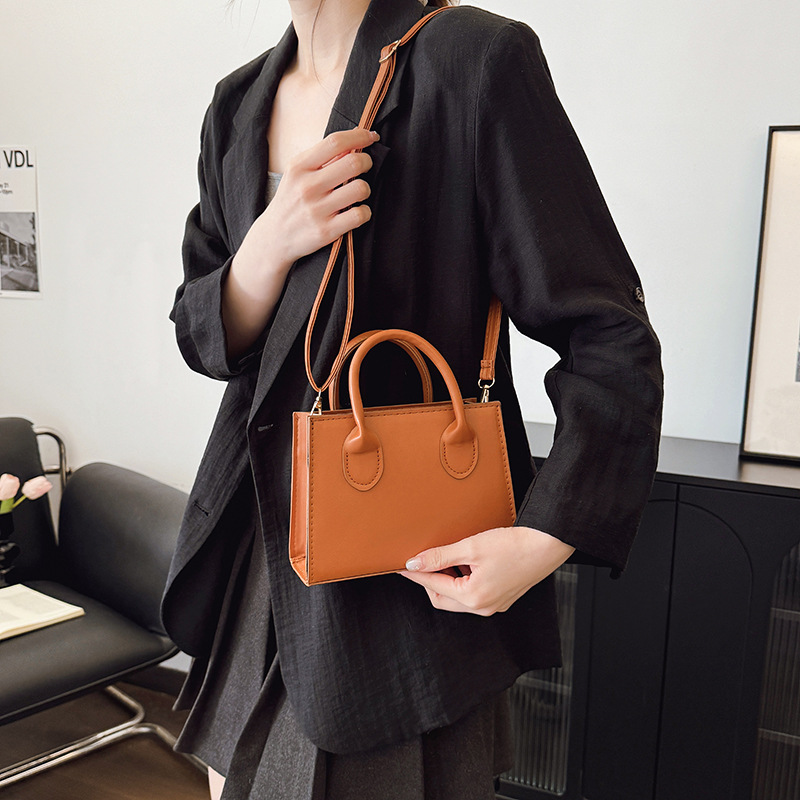 Bolso de mensajero femenino con textura de línea de moda 2025 nuevo bolso femenino portátil de moda de todo fósforo bolso cuadrado pequeño de gran capacidad de cercanías