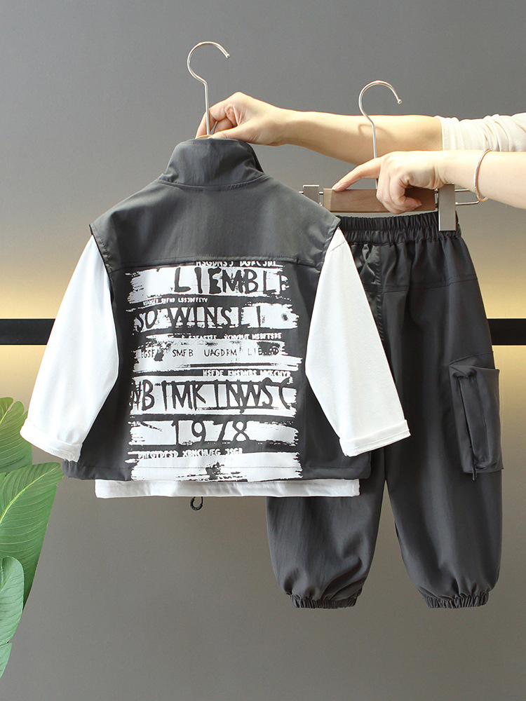 Conjunto de Ropa de Primavera para Niños 7729, Nuevo Conjunto de Tres Piezas con Chaleco de Trabajo Moderno y Genial para Niños, Ropa de Primavera y Otoño para Bebés 2026
