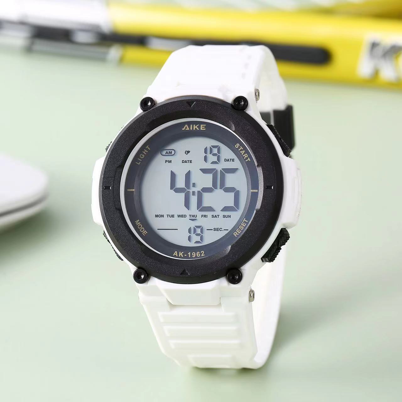 AIKE1962 amor grabado Placa de reloj grande para hombres gran número claro reloj deportivo para hombres modo reloj electrónico hombres