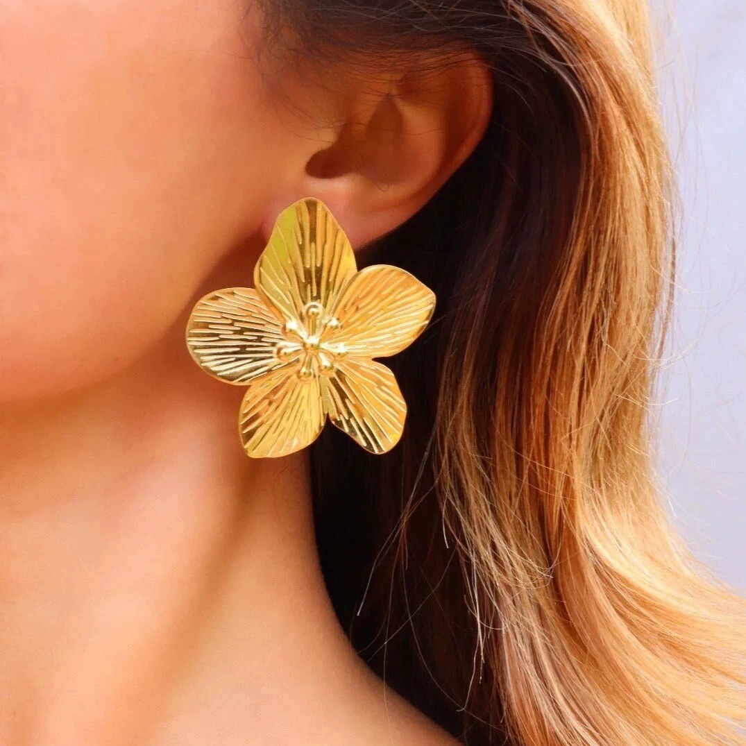 Французский винтажный золотой цветок из нержавеющей стали серьги гвоздики ниши легкая роскоши высокого уровня 18-каратного золота трансграничные серьги девушки