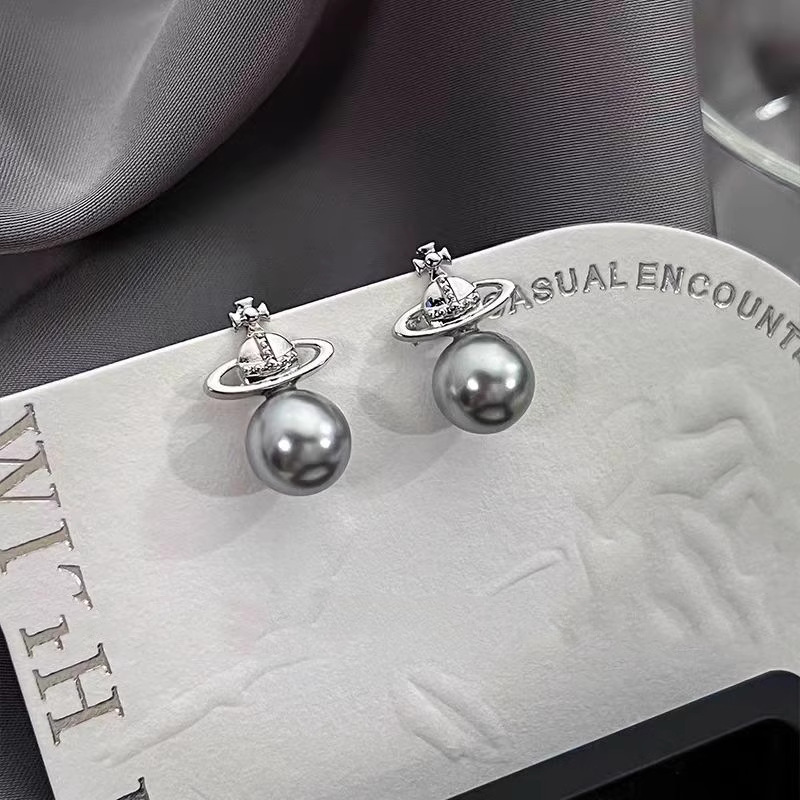 Small earrings pearl