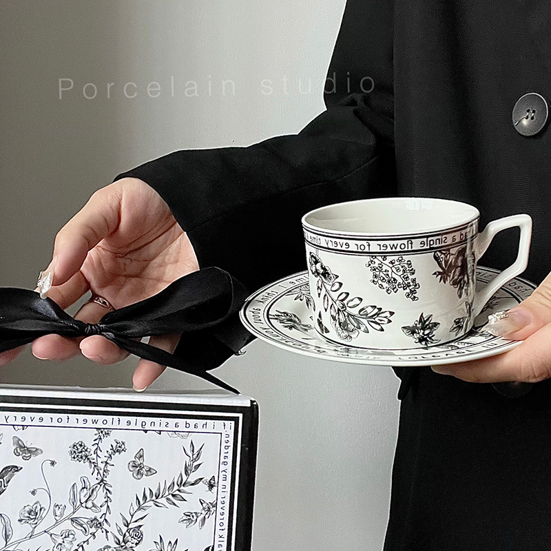Pinellia Flower, nicho, estilo retro francés, taza de café en blanco y negro, caja de regalo de lujo ligero, traje exquisito