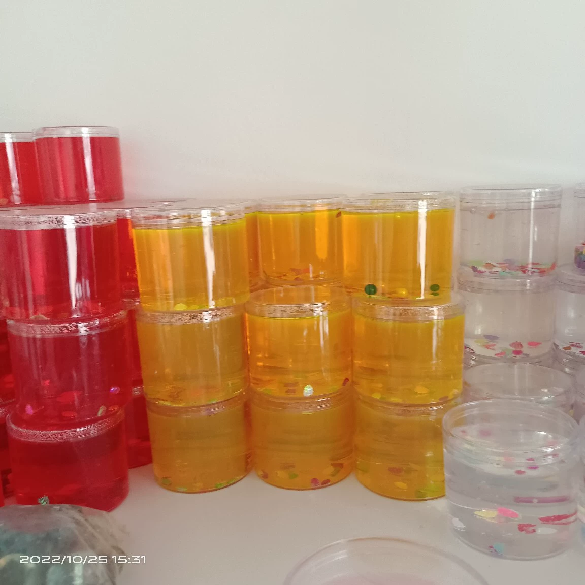 Космический песок Наша компания производит кристальный песок различных цветов. Детский игровой песок экологически чистый и безопасный.