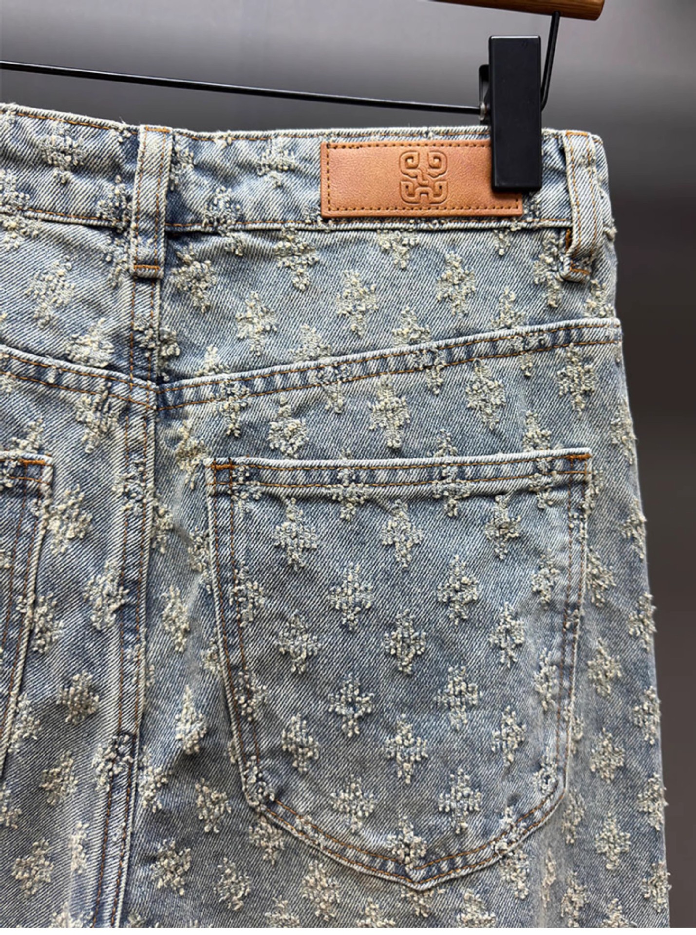 Men's Casual Loose Fit Blue Washed Denim Jeans With Retro Floral Embroidery - Straight Leg Comfortable Trousers For Everyday Wear_mkmklike.com