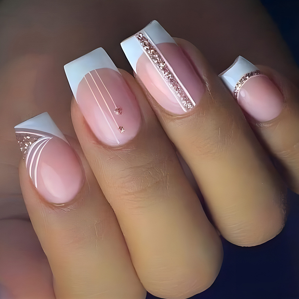 Comercio exterior mejor vendido polvo de oro platino brillante estilo francés manicure ligero lujo suave viento desgaste de uñas 24 piezas de parche de uñas