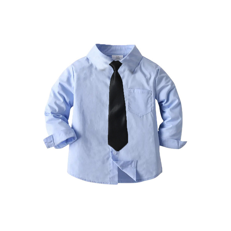 Azul claro con corbata