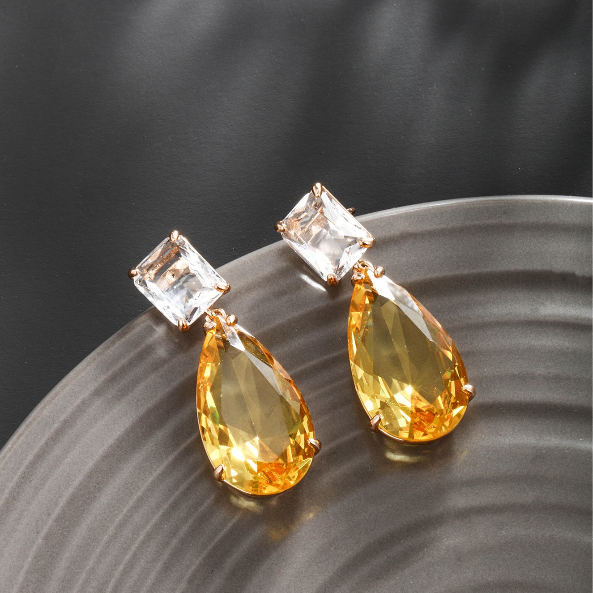 Serie xuping caibao joyas europeas y americanas pendientes de hielo a través de pendientes amarillas en forma de gotas de agua pendientes de alta costura pendientes largas