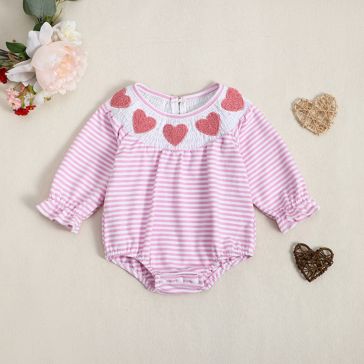 하 옷을 입히는 핑크 줄무늬 사랑