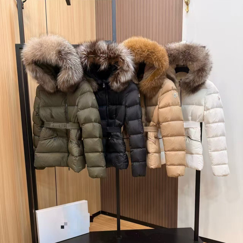 High-End Version of Mengjia 2026 Winter Waist-Cinching Slim-Fit Short Hooded down Jacket with Fur Collar for Women High-End Version of Mengjia 2026 Winter Waist-Cinching Slim-Fit Short Hooded down Jacket with Fur Collar for Women