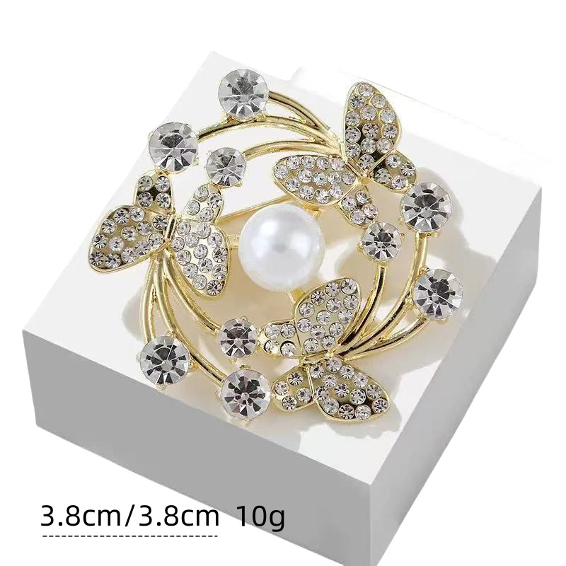 Elegant Camellia Pearl Brooch With Diamonds Alloy Clothing Pin_voghion.com
