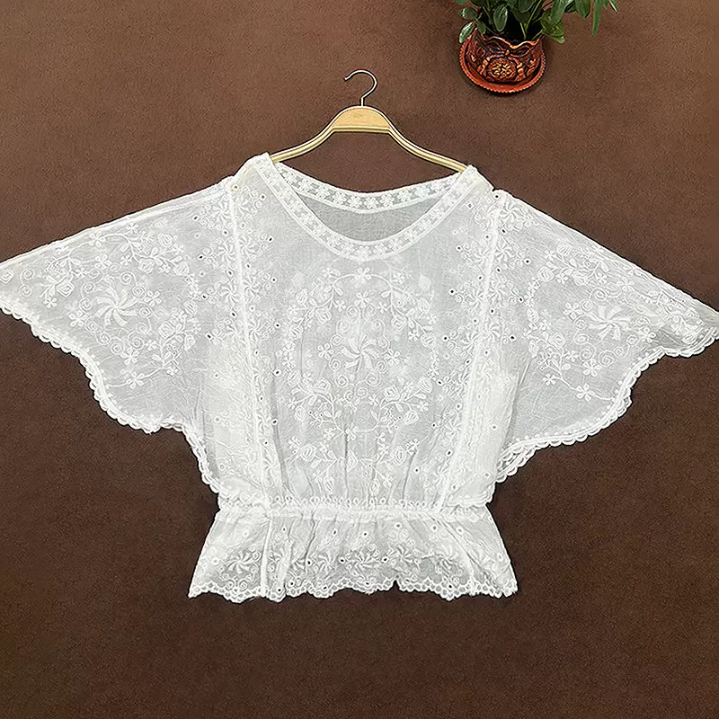 新款显瘦蝙蝠袖蕾丝衫圆领清新甜美套头花卉刺绣镂空花边上衣女