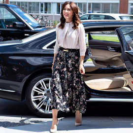 凯特王妃同款2023春夏季女装 香槟色衬衫+印花半裙套装（配腰带）