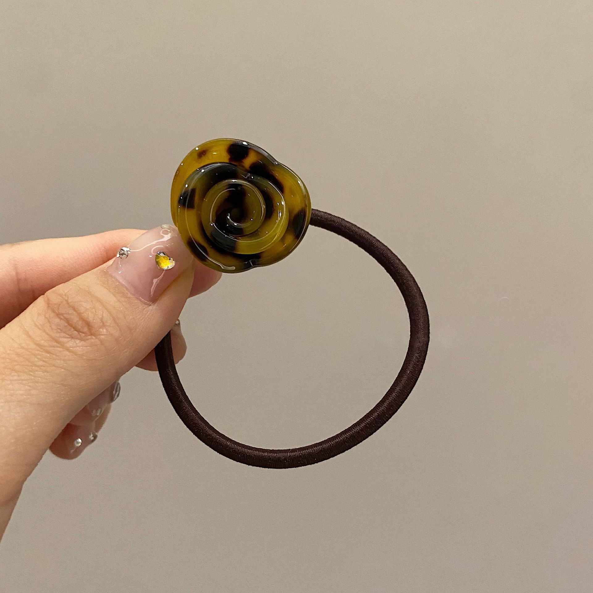 Hårsnodd med rosblomma för damer sött akrylhårband hästsvans_voghion.com