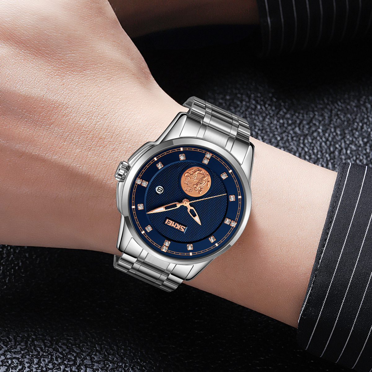 Momento de moda impermeable hombre reloj de acero sólido calendario de cuarzo nocturno comercio exterior regalos al por mayor personalizados