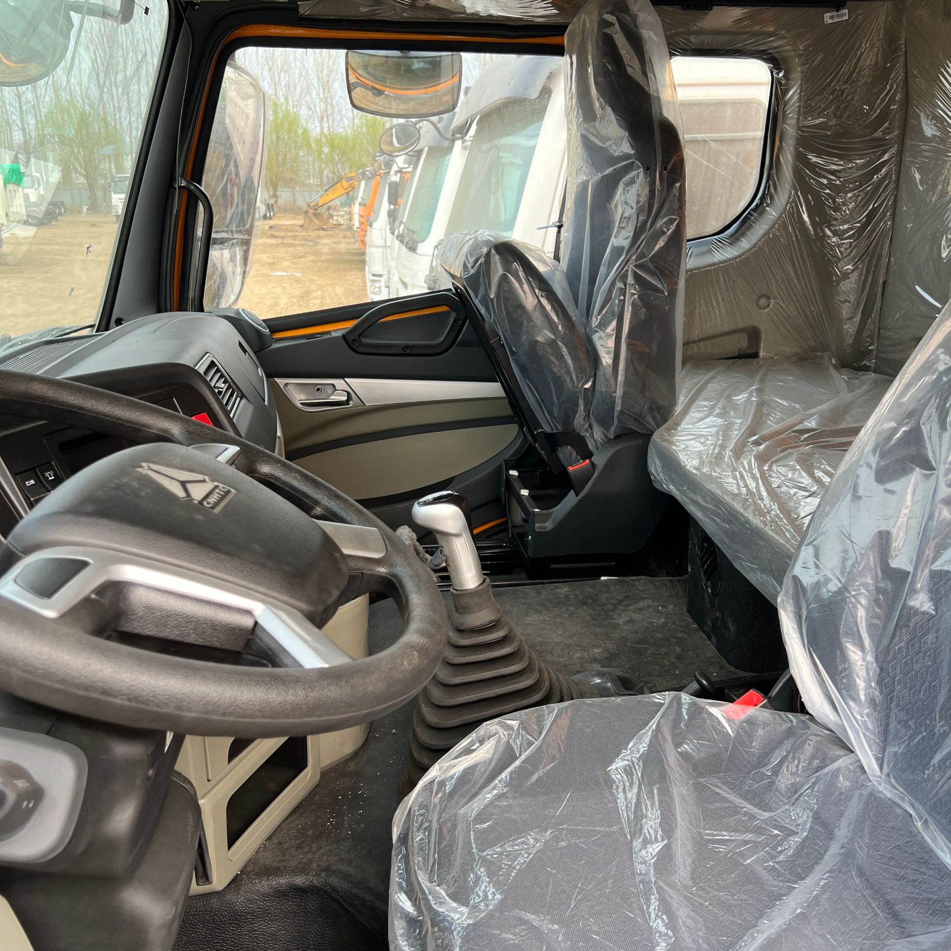 Export to Africa: Sinotruk Howo Eight-Wheel Truck Nx Mining Dump Truck with Customizable Cargo Box, Available in Stock