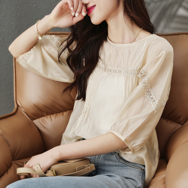 puff sleeve Sleeve shirt 2022 summer new pattern Lace Mosaic Hollow Easy Large Short sleeved jacket lady