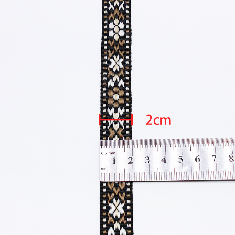 �����������ڷ�װ���߸���б�ƺ�ɫ�Ứ֯����ڰ���������