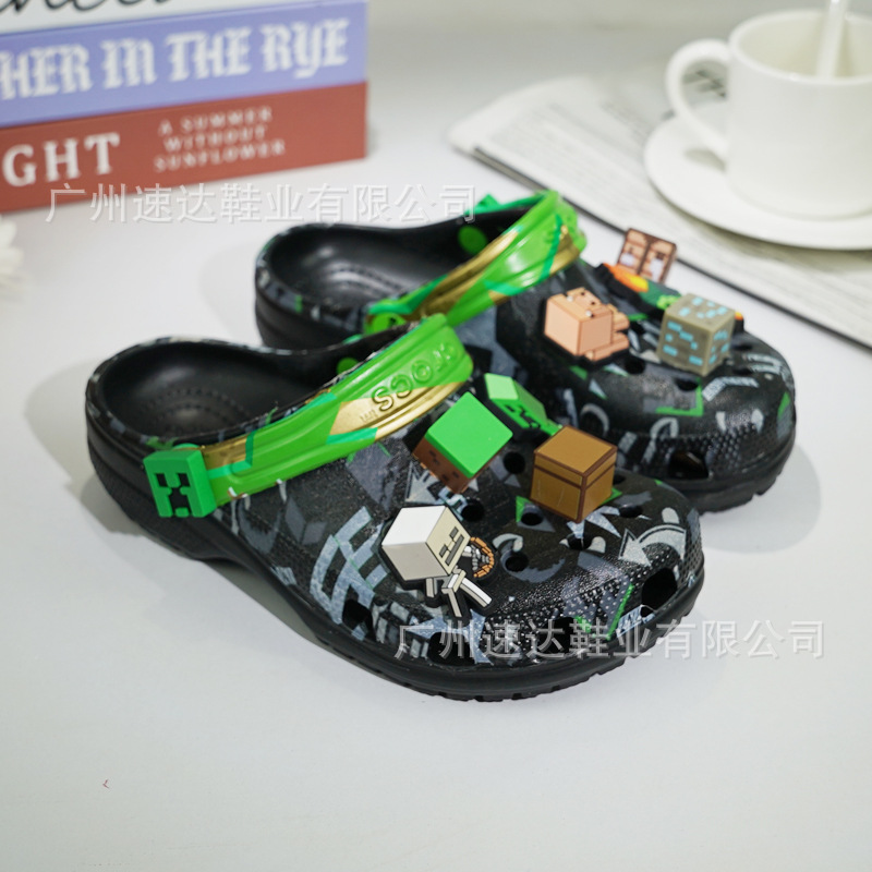 Kejia nuevos zapatos con agujeros para niños dibujos animados anime transpirable para niños y niñas sandalias de playa al aire libre ligero antideslizante