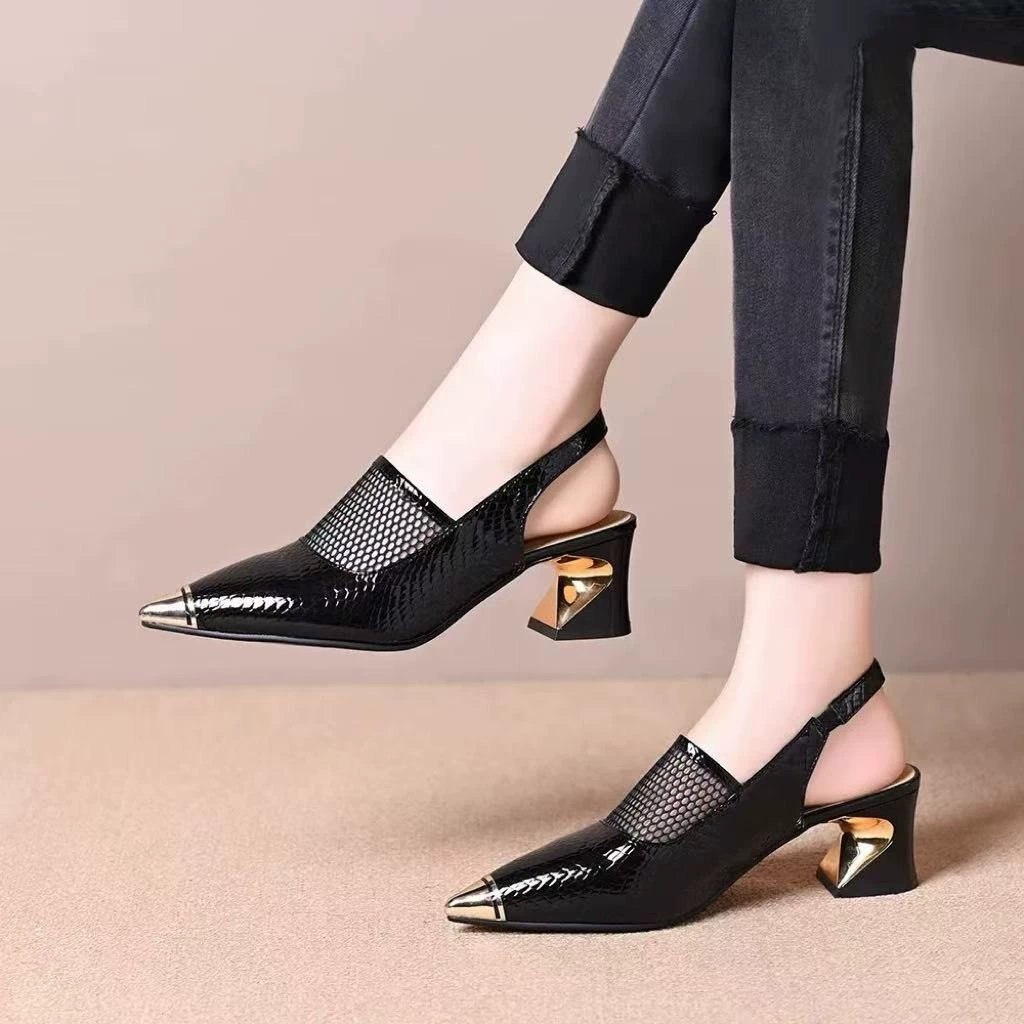 Модные универсальные кожаные туфли-лоферы на толстом каблуке с заостренным носком и открытой пяткой, новые плоские сандалии 2025 года для повседневной носки.