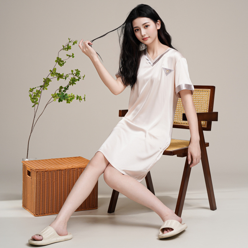 Verano hielo y nieve pijama de seda chica simple moda delgada dulce temperamento de estudiante pijama red sexy ropa doméstica