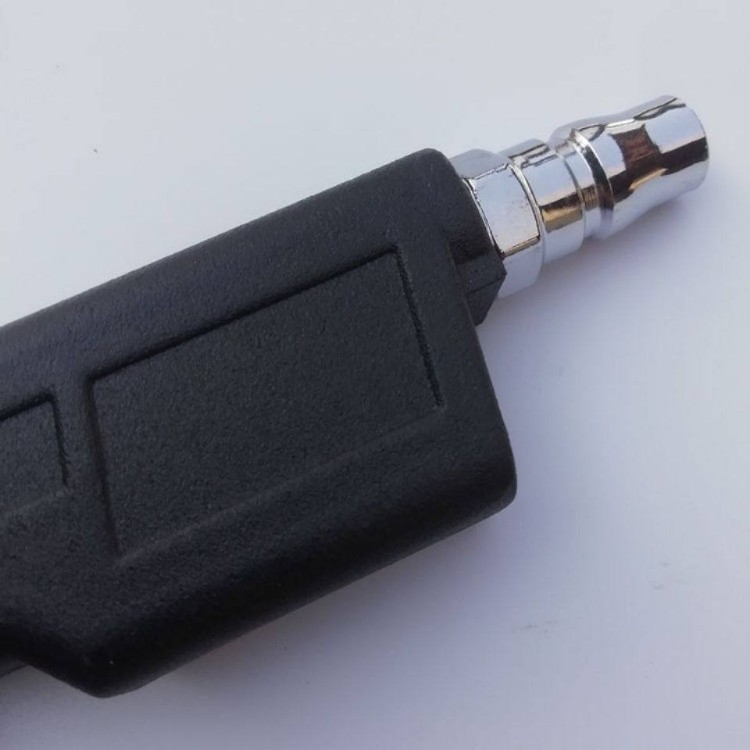High-precision tire pressure gauge with inflator, car tire pressure monitor, oil-immersed tire pressure gauge, and air pump gun