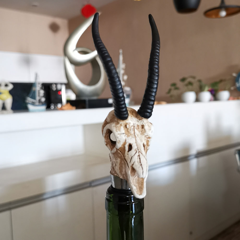Craftsmanship oryx horn head bottle stopper creative home decoration red wine stopper buffalo stopper ornament simulated wild style