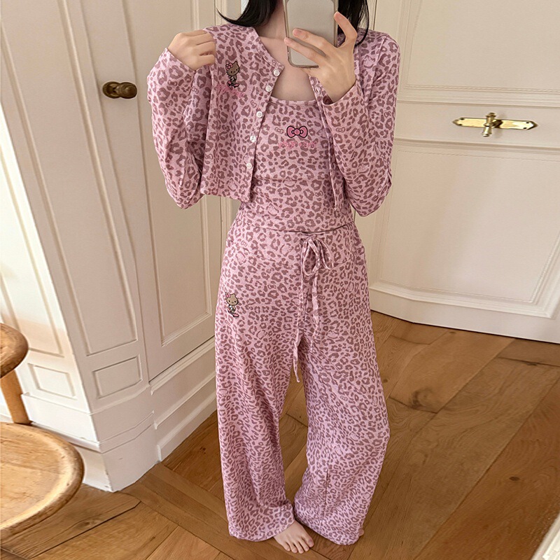 High-End Mousse Cashmere Suspender Pajamas for Women with Breast Pads, Three-Piece Set, Spring Leopard Print Kt Cat Home Wear Set High-End Mousse Cashmere Suspender Pajamas for Women with Breast Pads, Three-Piece Set, Spring Leopard Print Kt Cat Home Wear Set