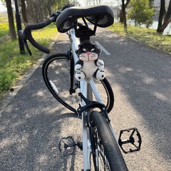 かわいい路西法の自転車の掛け物はオートバイのぬいぐるみのぬいぐるみのぬいぐるみをからかってペダルの道路の車を飾って改造します。