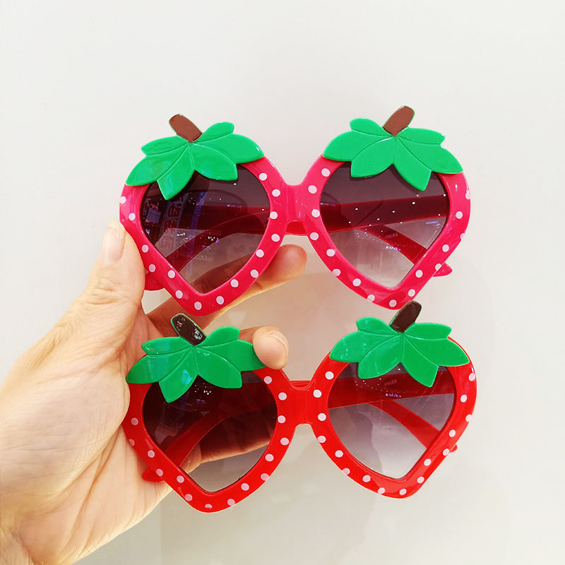 Cartoon Children's Strawberry Decorative Sunglasses display picture 6