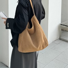 秋冬新作艶消し牛革トートバッグ大容量極めてシンプルでリラックス感があります。