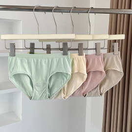 无缝爆款透气中腰少女内裤石墨烯棉裆导湿无痕三角内裤裸氨面膜裤