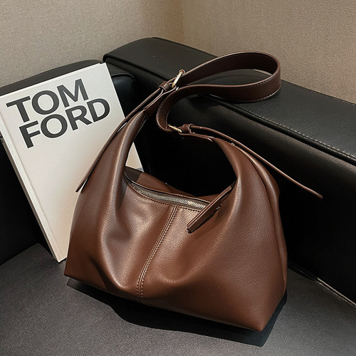 The trendy retro small handbags for women, new styles for  autumn and winter, casual crossbody bags with soft fabric, single-shoulder bucket bags.