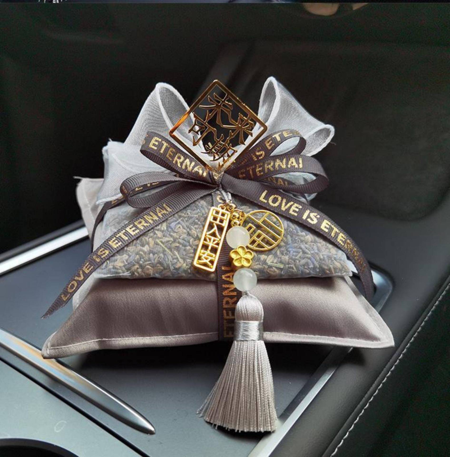 Bamboo Charcoal Bag with Dried Flower Fragrance, New Car Formaldehyde Removal, Odor Removal, Creative Goddess-Style Aromatherapy Car Decoration Ornament Carbon Bag