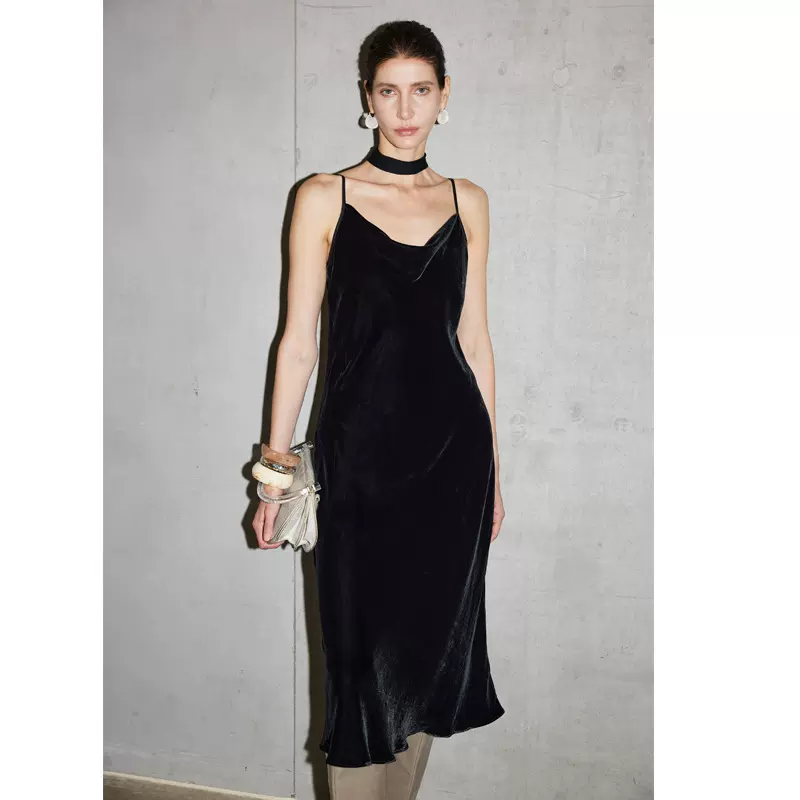 真丝丝绒吊带连衣裙女内搭外穿高级感荡领过膝超长桑蚕丝裙子