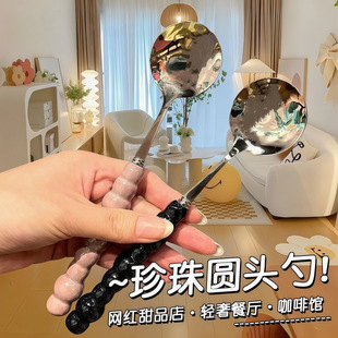 �W�t���鲻�P����������ֱ��{����Ů�ļ��ó����С�����L���A��