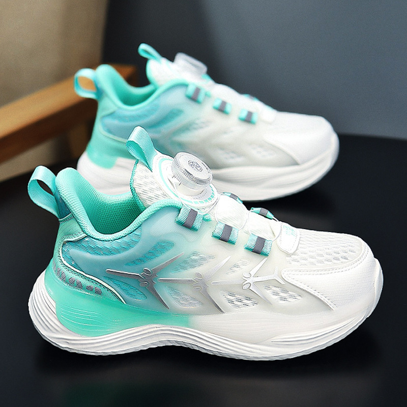 Zapatos para niños malla de verano transpirable 2025 nuevos zapatos deportivos para niños de una sola malla botones giratorios de suela suave para niños grandes