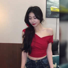 【高品质】夏季收腰紧身气质红色短款小众性感上衣T恤