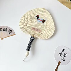 夏の新しいスタイルの子犬ファン手回し刺繍扇子吊り下げ飾りかわいい子供用ファン刺繍子犬かわいい装飾