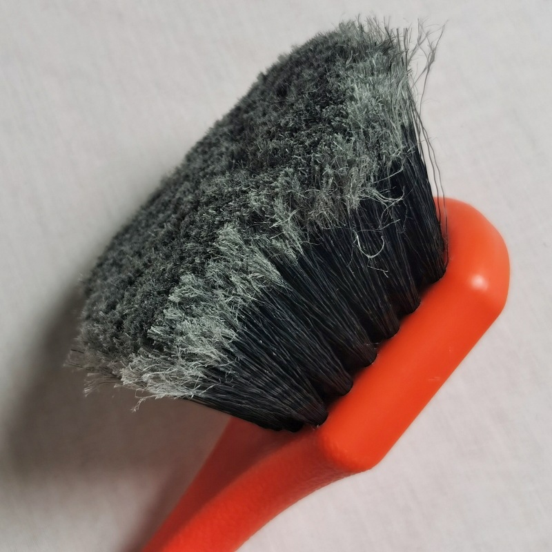 빨간 손잡이 검은 머리